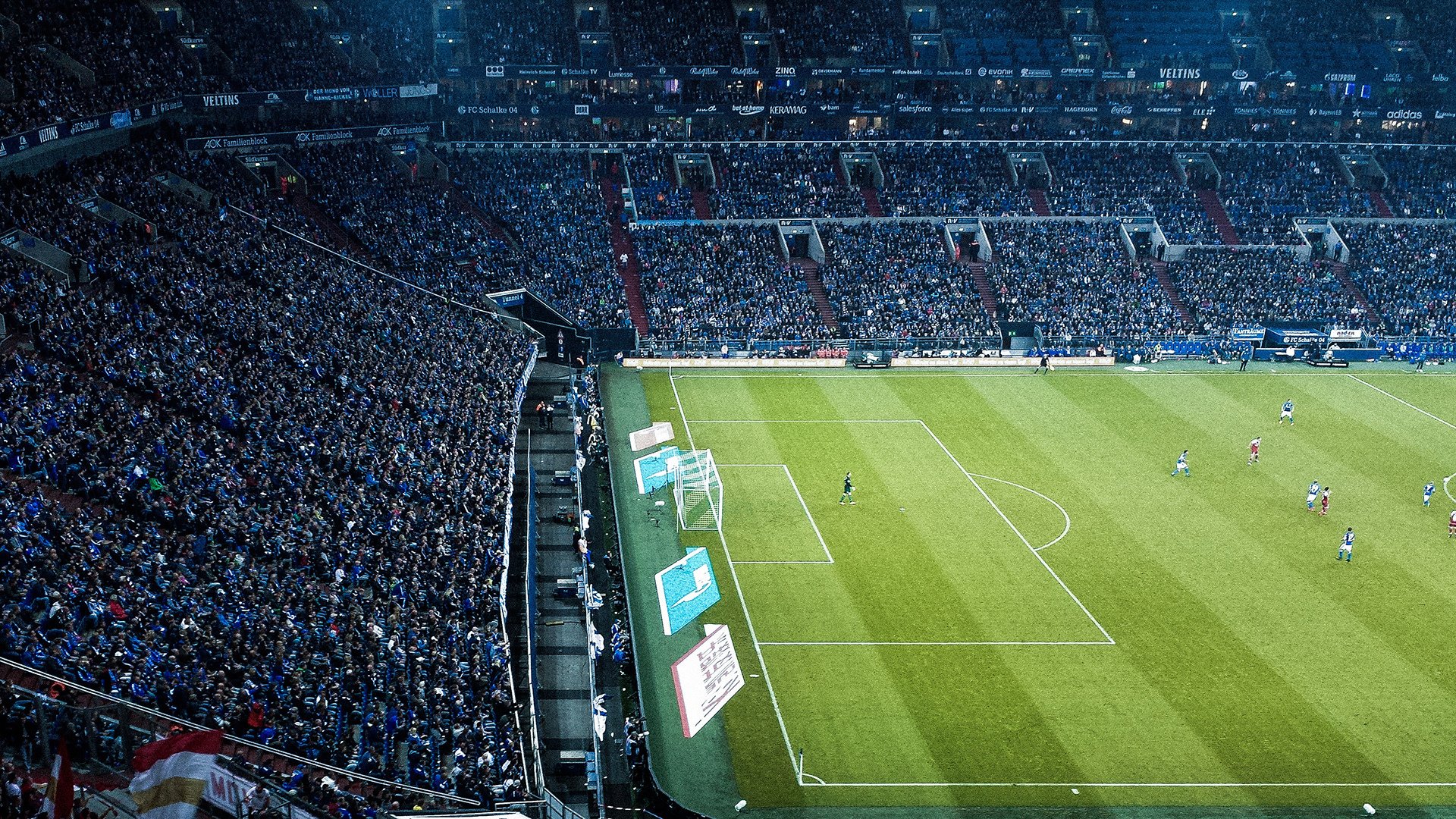 沉稳控场与疯狂突破两种风格的对比