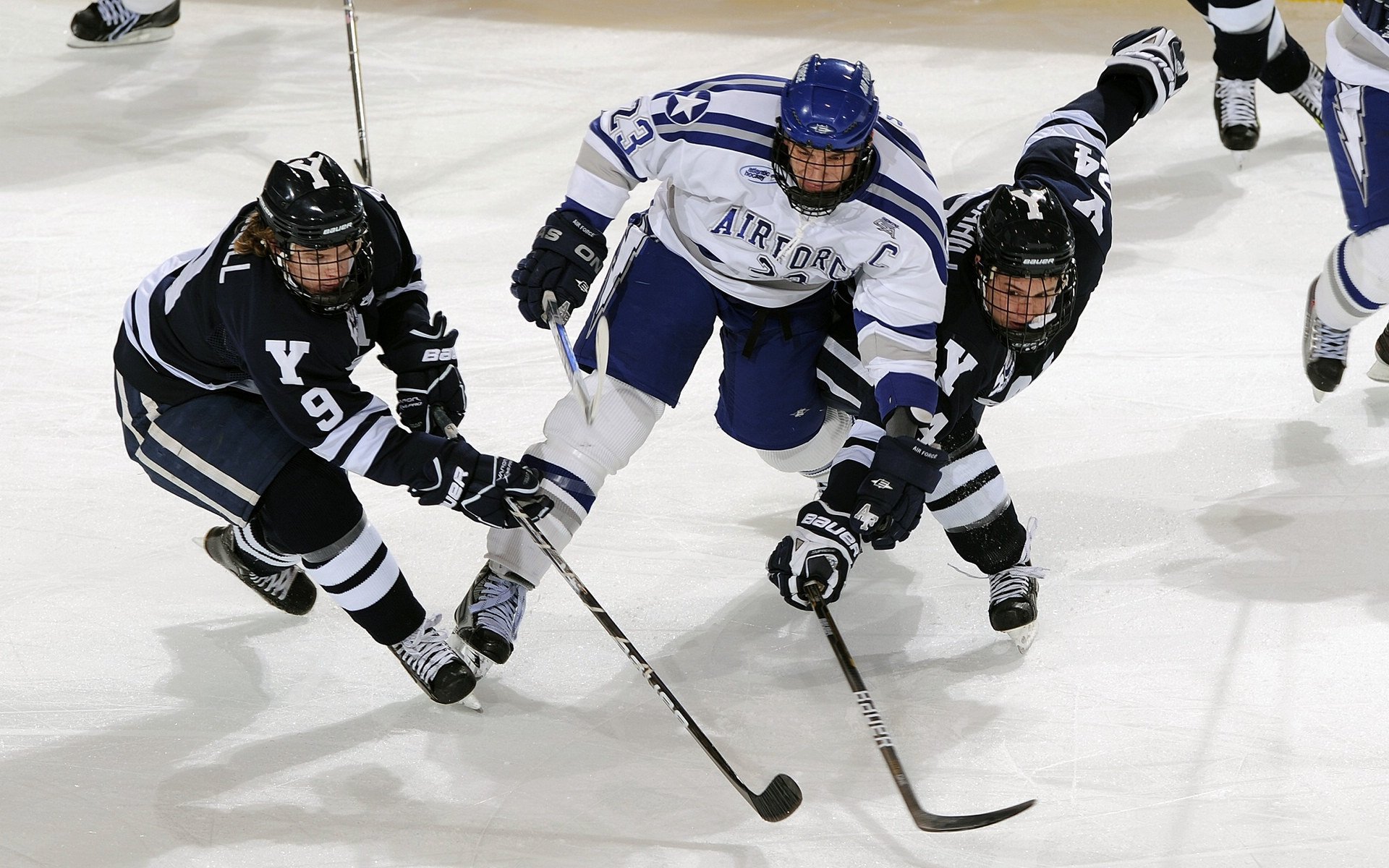 弗兰：全黑队的“防守强力支柱”，突破防线时如鬼魅般迅速